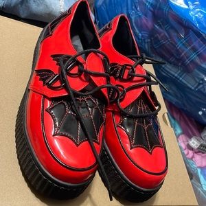 Red spooky creepers